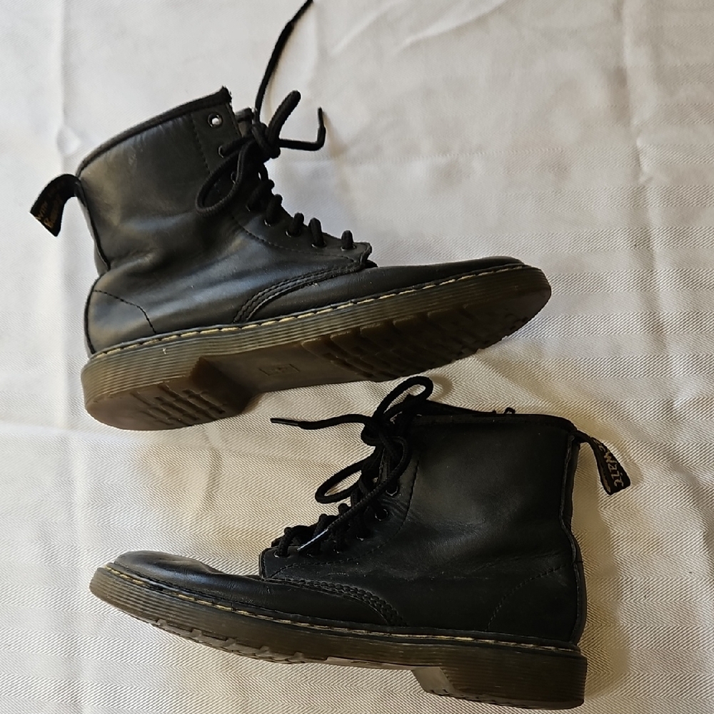 🌸Dr Martens Leather Lace-Up Boots Size‎ 6
